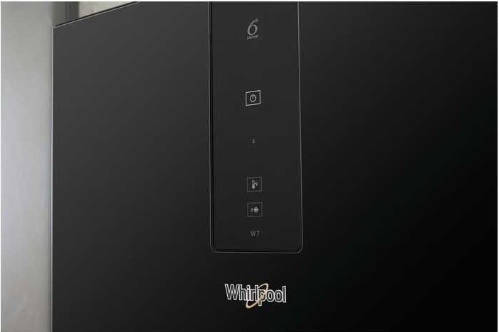 Холодильник Whirlpool W7 821O K