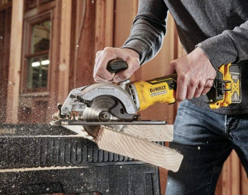 Fierăstrău circular DeWalt DCS571P2