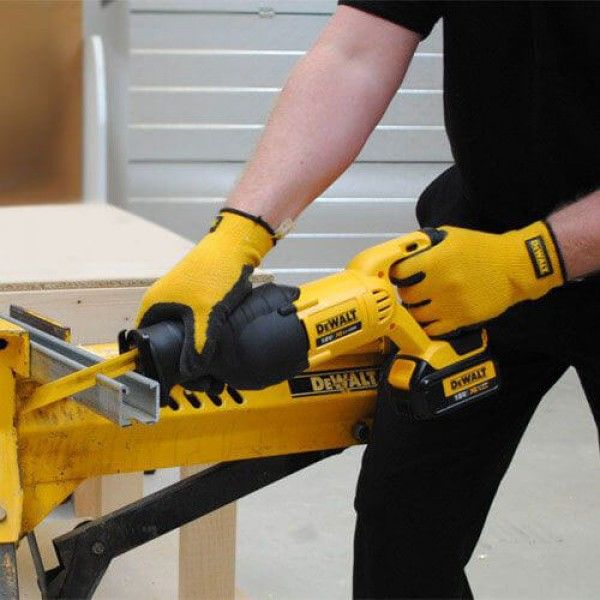 Fierăstrău sabie cu acumulator DeWalt DCS380N