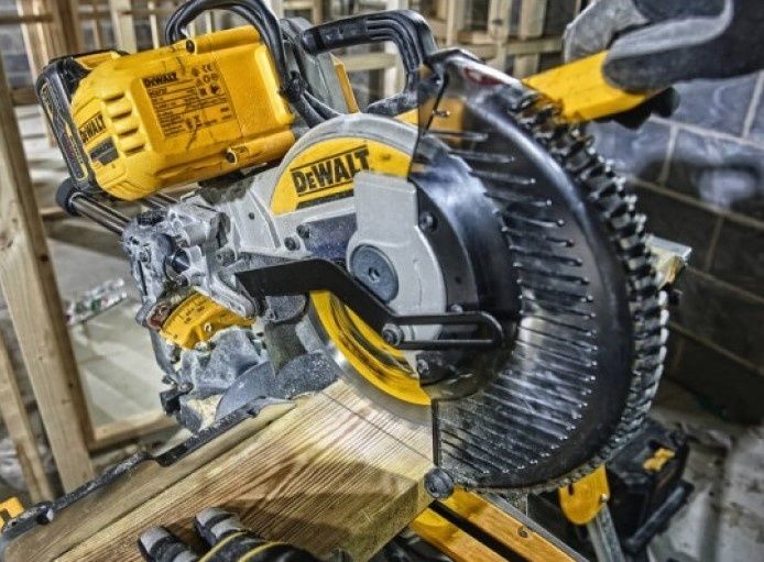 Fierastrău pentru taieri inclina DeWalt DCS727T2 (DCS727T2-QW)