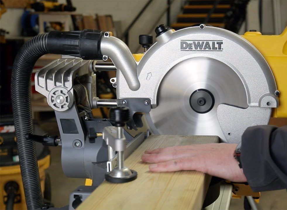 Fierastrău pentru taieri inclina DeWalt DCS778N (DCS778N-XJ)