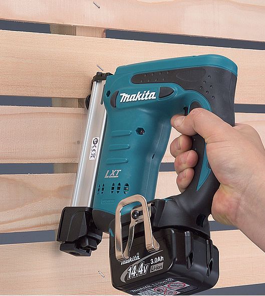 Степлер Makita DST221Z Li-Ion