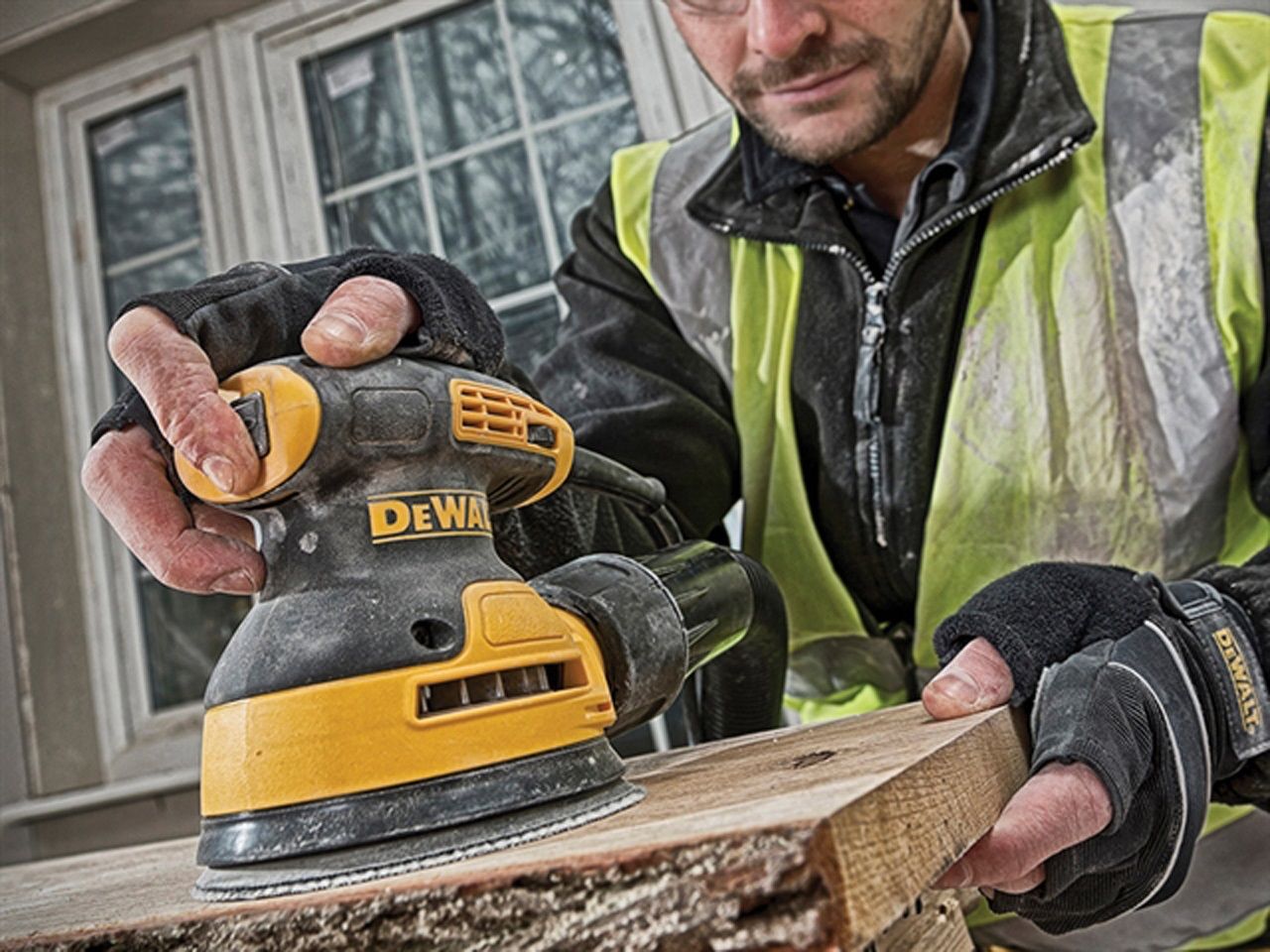 Şlefuitor cu excentric DeWalt DWE6423