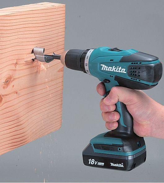 Шуруповерт Makita DF457DWE