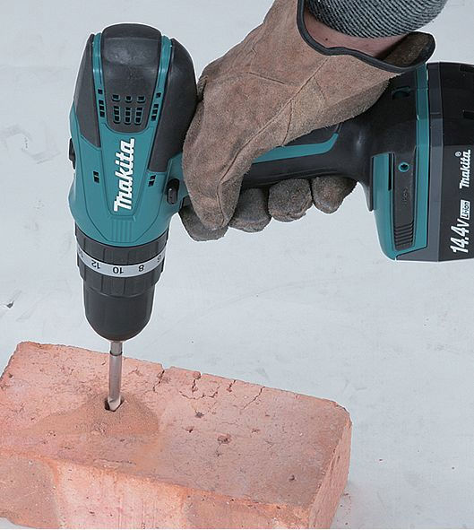 Шуруповерт Makita HP347DWE