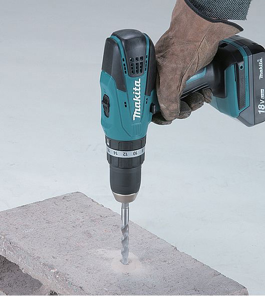 Шуруповерт Makita HP457DWE